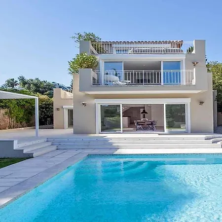 Hébergement de vacances Sleeps 16 Pool