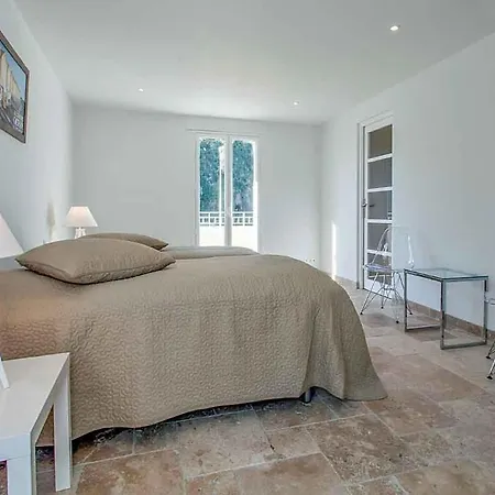 Hébergement de vacances Sleeps 16 Pool Cannes